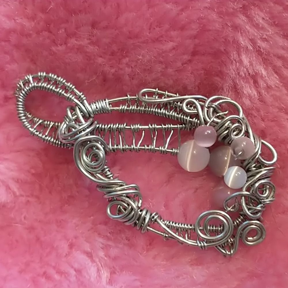 NWT Beautiful Hand Wire Wrapped Pink Cats Eye Pendant